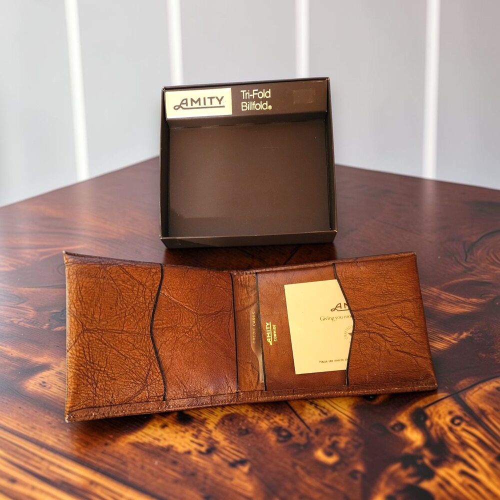 Vintage Amity Cowhide Leather Trifold Wallet Brown NOS in Original Box Men's